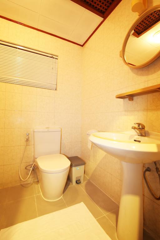 ホテル Hundred Moon ヤンゴン 部屋 写真